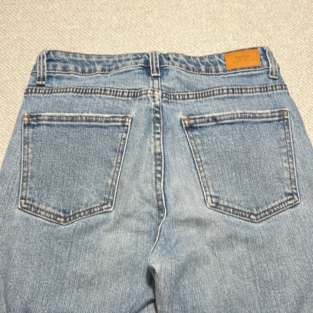 Bershka Light Blue Denim Crop Straight Jeans. Size 6 - Picture 4 of 11